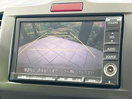 【バックカメラ】駐車時に後方がリアルタイム映像で確認できます。大型商業施設や立体駐車場での駐車時や、夜間のバック時に大活躍！運転スキルに関わらず、今や必須となった装備のひとつです！