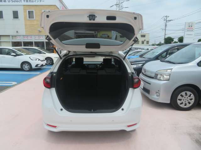 トランクの画像です！当店のカーライフアドバイザーがお客様にぴったりの車両をご提案致します！