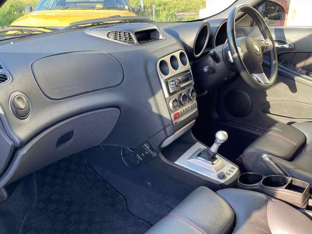 ダッシュボードの変形も多くみられるイタリア車ですが、こちらの車両は変形等なく、状態◎です！