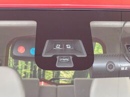 【三菱e-Assist】走行中に前方の車両等を認識し、衝突しそうな時は警報とブレーキで衝突回避と被害軽減をアシスト。より安全にドライブをお楽しみいただけます。
