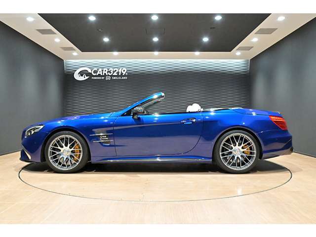 AMGカーボンエクステリアパッケージ装着！フロントスポイラー、サイド＆スカート、ドアミラーがカーボンでございます♪