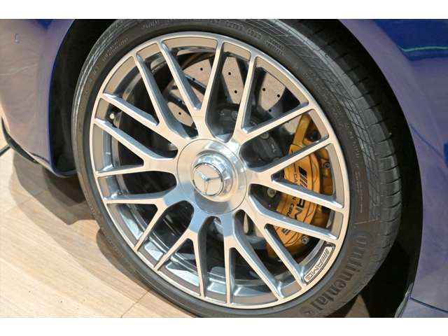 AMGカーボンパッケージ装着！AMGカーボンセラミックブレーキでございます♪