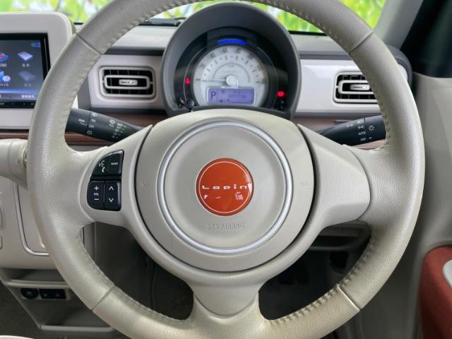 WECARSの展示場では実際に見て、触ってお車をお選びいただけます！知識の豊富な営業スタッフが様々なカーライフをご提案いたします！