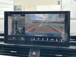 ●サラウンドビューカメラ『車両の4つのカメラから得た映像を合成し、上空から眺めているような映像をモニターに映し出します。車両周辺の歩行者や障害物などの発見に役立ちます。』