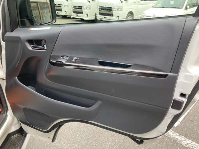 当店の車はルームクリーニング施工済み！納車前には手がけWAX、室内仕上げ清掃で納車をおこなっております！