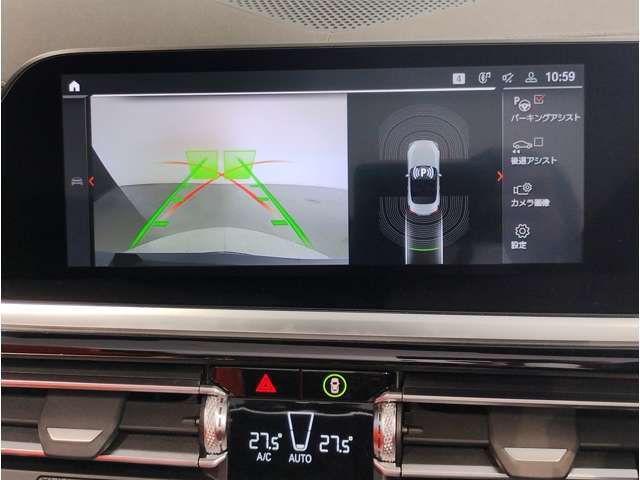 【バックモニター】”R”レンジにシフトチェンジして頂くとバックカメラとセンサーが起動し駐停車時の運転をサポートします。