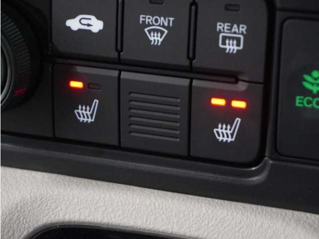 ◆シートヒーター装備◆　寒い季節にピッタリなのが、このシートヒーター！寒い季節もシートヒーターが体を温めてくれます。寒い季節もドライブが楽しくなります。