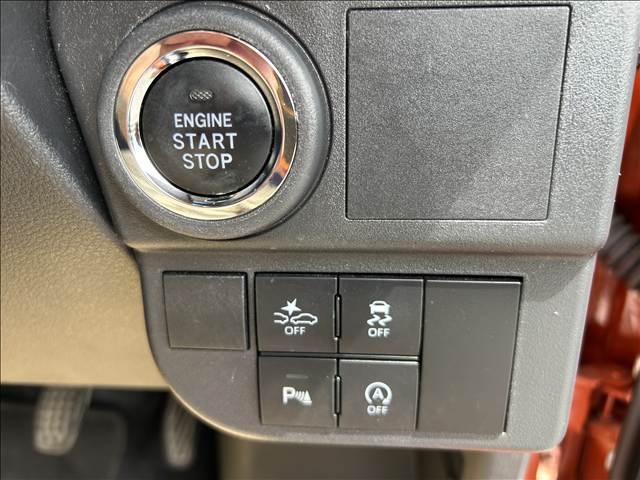 ★衝突被害軽減システム★障害物を感知して衝突の可能性がある場合、運転者へ警告音を発したり、ブレーキの補助操作を行い減速して衝突を軽減します！