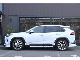 ■5年10万kmの新車保証付き■新車販売だからディーラー販売店で購入する場合と同じく5年10万kmのメーカー保証付！もちろんお近くのディーラー様で無 償保証修理やアフーサービスも受けれます。