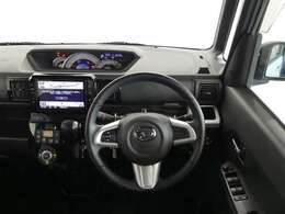 視界も広々で見晴らしの良い運転しやすいコックピットです。