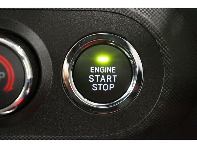 ☆エンジンスイッチ☆　電子カードを携帯し、ブレーキを踏みながらボタンを押すだけで、エンジンをかけることができます