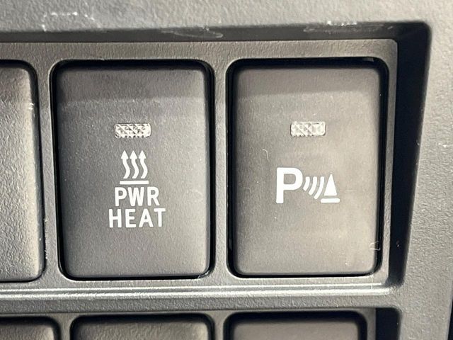 【コーナーセンサー】バンパーに付いたセンサーが障害物を検知！一定の距離に近づくとアラートで教えてくれます♪狭い駐車スペースや車庫入れ時も安心ですね☆