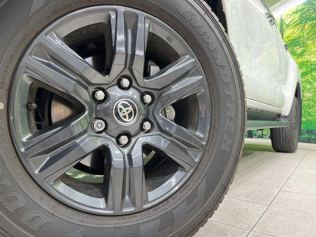 【純正17インチアルミホイール】外観にマッチした純正アルミホイールを装着しております。各種社外アルミホイールや、スタッドレスタイヤも取扱いしております。是非ご相談ください♪