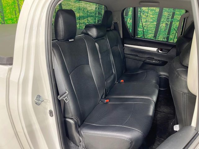 後部座席も気になるようなキズ・汚れやへたり等、大きなダメージはなく、良好な状態です。