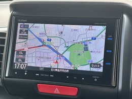 お出かけの際に安心のナビ付です☆バックカメラ機能で駐車もスムーズに行えます。