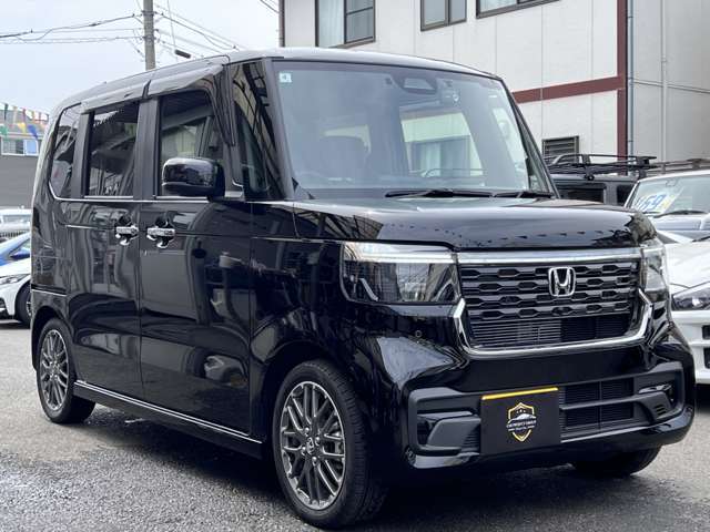 上級グレードのカスタムカーボ！人気色のクリスタルブラックパール！車検令和9年4月まで！走行9400km台でまだまだこれからです♪