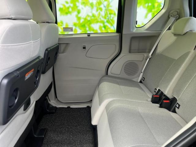 WECARSでは各商談席に大型モニターをご用意しております！見やすい大画面でゆったりと全国の在庫をご覧いただけます！是非ご来店お待ちしております！