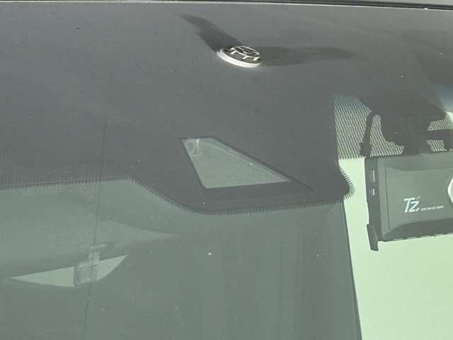 【　衝突被害軽減ブレーキ　】衝突軽減ブレーキ付き♪誤操作で万が一、前方の車に衝突しそうになった際に自動でブレーキが作動し衝突の被害を軽減します！