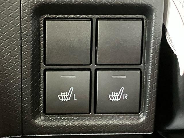 運転席と助手席には、さむ?い冬に大活躍のシートヒーター付いています！あっという間に、体が温まる◎　頼もしい味方です＾＾