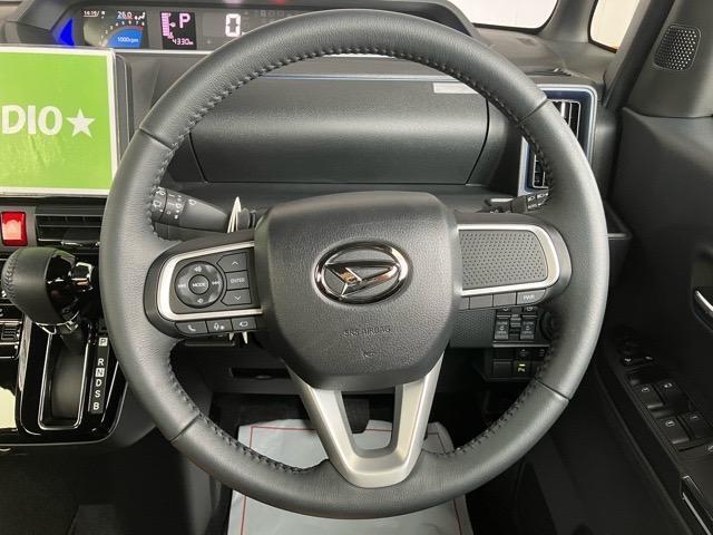 毎日触れるハンドル部分もキレイに保たれています♪もちろん安全を守るエアバックも装備しているので、安心です！