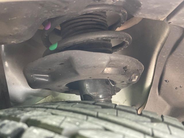 お車を安心してお乗りいただく為には、足回りの定期点検が欠かせません。サービスサポート（有償保証）では無料点検もご提供しており、安心のカーライフをお過ごしいただけるサポート体制が整っています。
