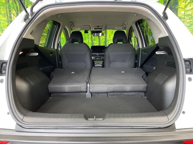 普段のお買い物や通勤、送迎等に十分な荷室スペースを確保しております。セカンドシートを倒すと、大きな荷物の積載も可能です♪