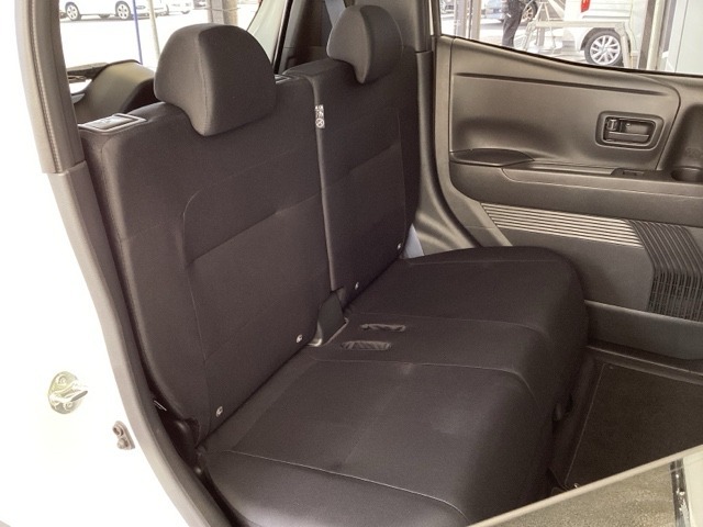 シート表皮は専用のクリーナーできれいにクリーニングしていて清潔です。