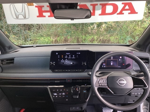 フロントガラスが大きく、ワイドな視界で運転もしやすくなるように、設計されています。