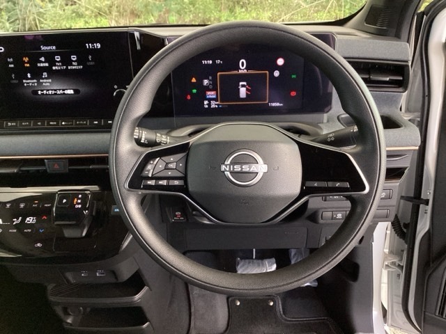 手になじむ感覚のステアリングです。さわり心地、デザイン性、操作性にこだわったアイテムです。