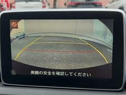 ■　装備2　■　ガイド付きバックカメラ：苦手な駐車もこれがあれば安心！
