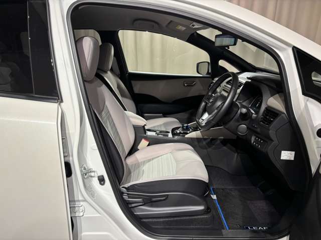 運転席も広々でゆったりとした気分で運転できます☆