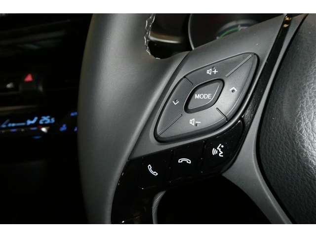 ステアリングスイッチでオーディオ操作もラクラク！