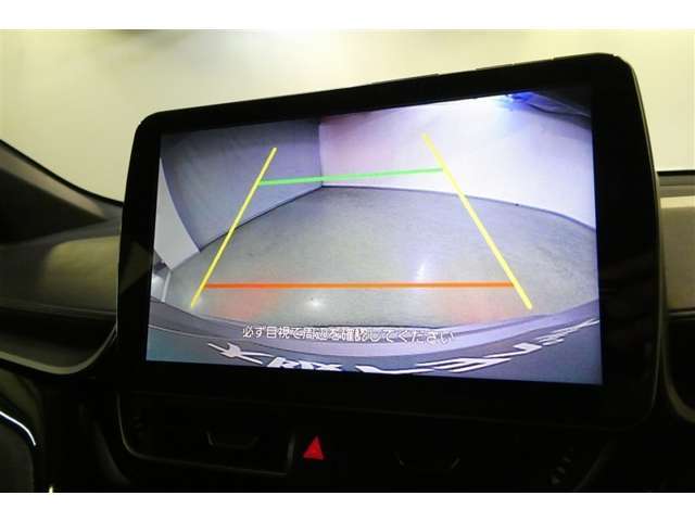 バックカメラが付いているので後方確認が非常にしやすいです。今や運転初心者も熟練者も必須装備！ついていて損はないですね♪