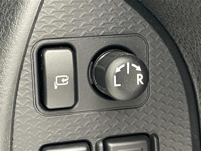 【電動格納ミラー】ドライバーの目線に合わせ、ミラーの上下左右調整が可能です♪