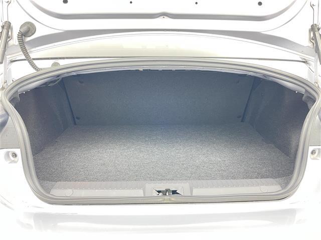 【トランク】積み込みやすくて、たっぷり積める荷室です。シートアレンジできるものは、乗車人数と荷物の量や大きさによってシートを動かすことができるので、より快適なドライブが可能です！