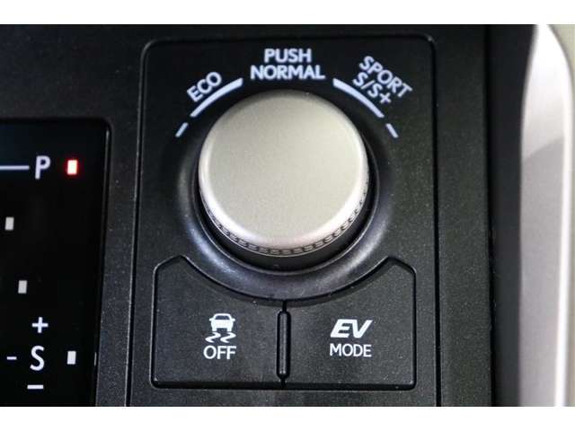 燃費優先のECO、走りと燃費のバランスにすぐれたNORMAL、すぐれた加速を発揮するSPORT。気分や走行状況に合わせて走りを選べます。夜間など、静かに走行したい時に便利なEVへの切替えも可能です。