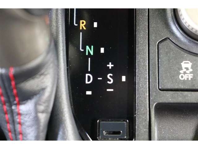 MTモード（シーケンシャルシフト）を装備しています。CVT車でありながら、マニュアル感覚のシフトチェンジが可能です。ドライバーの変速操作に応えたアクティブな走りが楽しめます。