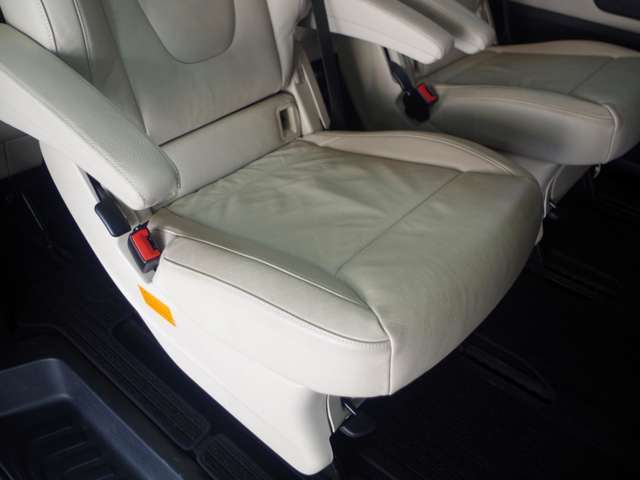 カーセンサーを見て電話しましたとお伝え下さい。078-261-1261までお気軽にお電話下さい。全国納車可能です。納車方法に関してもお気軽にご相談ください。