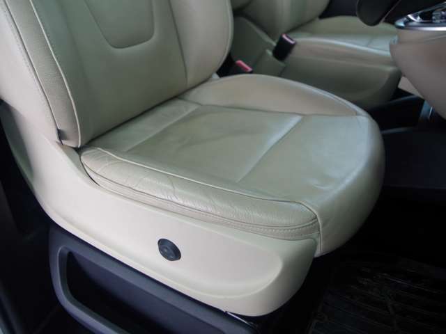 カーセンサーを見て電話しましたとお伝え下さい。078-261-1261までお気軽にお電話下さい。全国納車可能です。納車方法に関してもお気軽にご相談ください。