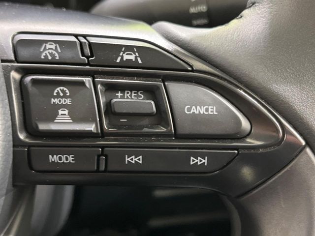 【レーダークルーズコントロール】高速道路での長距離走行が楽に！！自動で速度を保つクルーズコントロールが、衝突軽減システムと連携し、前方の車両を感知して車間を保つように速度調節してくれます！！