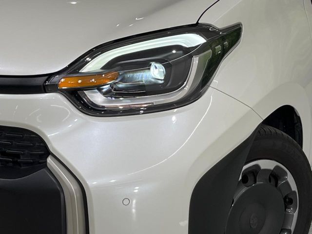 【LEDヘッドライト】悪天候や夜間走行時も良好な視界を確保し安心して運転できる高輝度LEDヘッドライトを装備！点灯速度が早く、消費電力も抑えられています。
