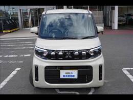 広い展示場には目移りしちゃうくらい軽・届出済未使用車が展示されてます