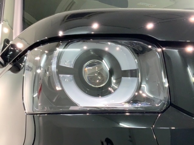 LEDヘッドライトは、点灯の瞬間から最大光量を発揮し、突然暗くなるトンネルなどでの安定感を高めます。