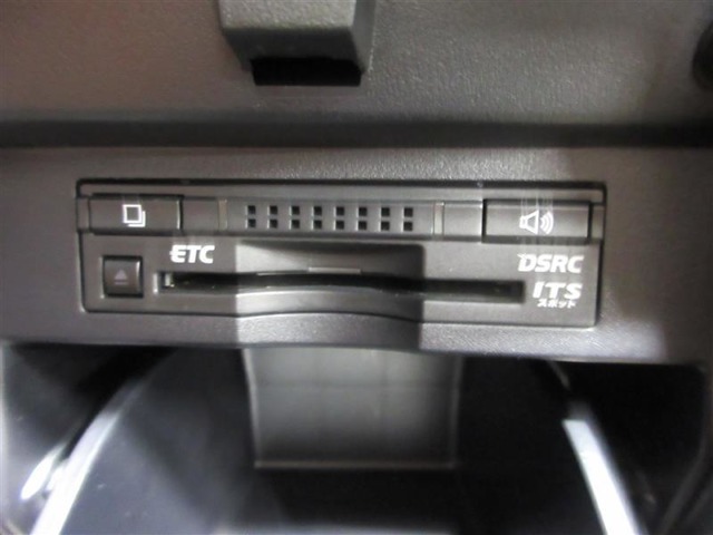 ETC車載器付きです。高速道路の料金所もスムーズに通過できます。