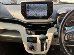 純正メモリーナビ・バックカメラを装備