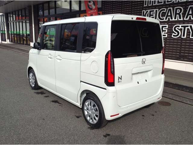 【届出済未使用車の得する価格】大量仕入れにより車両価格が割安な上重量税は払い込み済みで、登録月によっては取得税もかかりません。