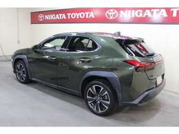 ボディカラーはテレーンカーキマイカメタリックです。深みのある緑色、緑に見えたり茶に見えたりガンメタに見えたり日本のわびさびうを意識して開発された色だそうです。希少色です