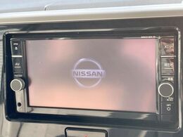 【純正ナビ】人気の純正ナビを装備。オーディオ機能も充実しており、Bluetooth接続すればお持ちのスマホやMP3プレイヤーの音楽を再生可能！毎日の運転がさらに楽しくなります！！