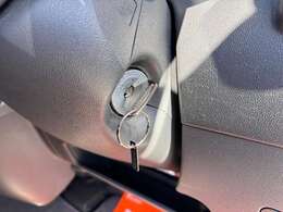 【　スマートキー＆プッシュスタート　】鍵を挿さずにポケットに入れたまま鍵の開閉、エンジンの始動まで行えます。