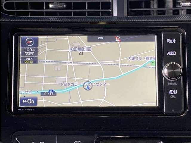 ナビ付きです。目的地を設定すれば、初めての場所でも簡単に行くことが出来ます。